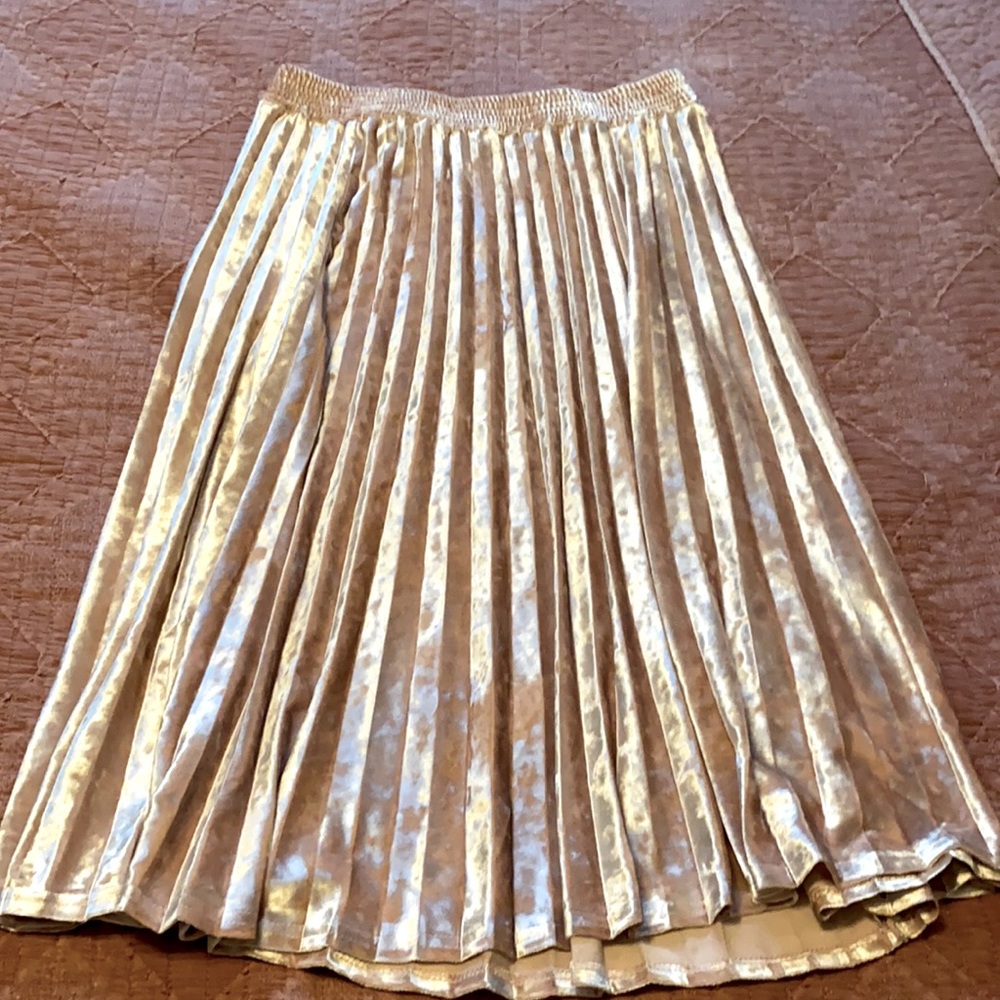 Crushed velvet pink skirt.